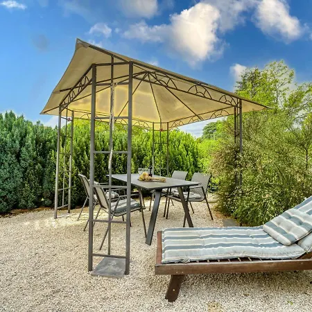 דירה Ani By Interhome קסטב